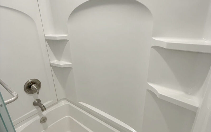 1005 hillside guest shower tub