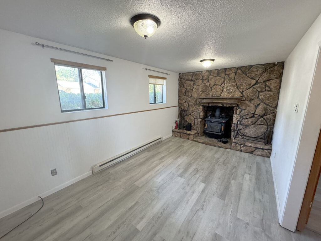1014 pinecrest family room