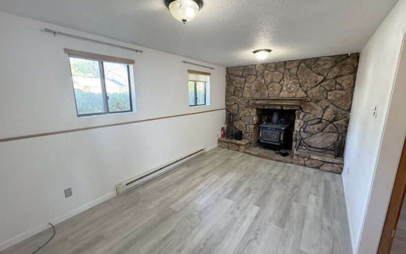 1014 pinecrest family room