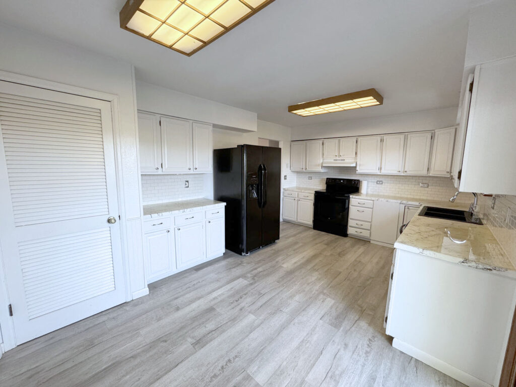 1014 pinecrest kitchen 2