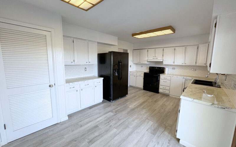 1014 pinecrest kitchen 2