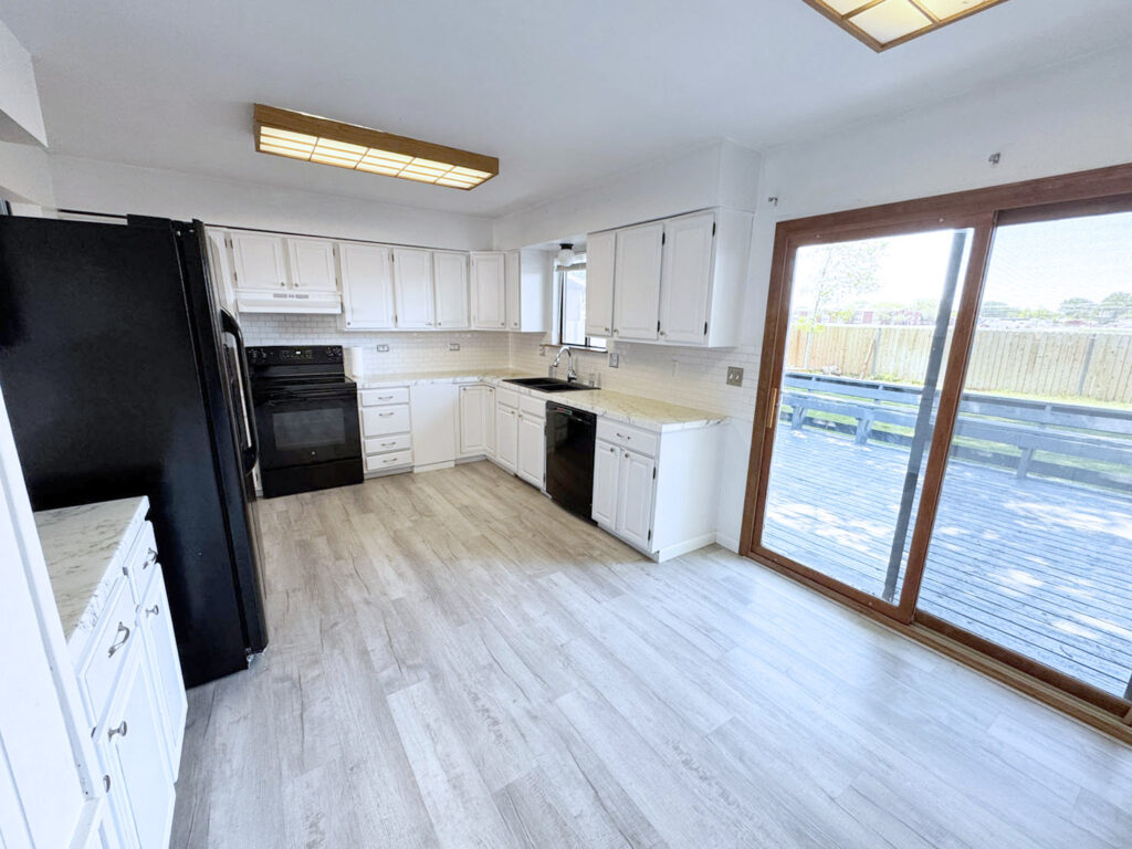 1014 pinecrest kitchen 3