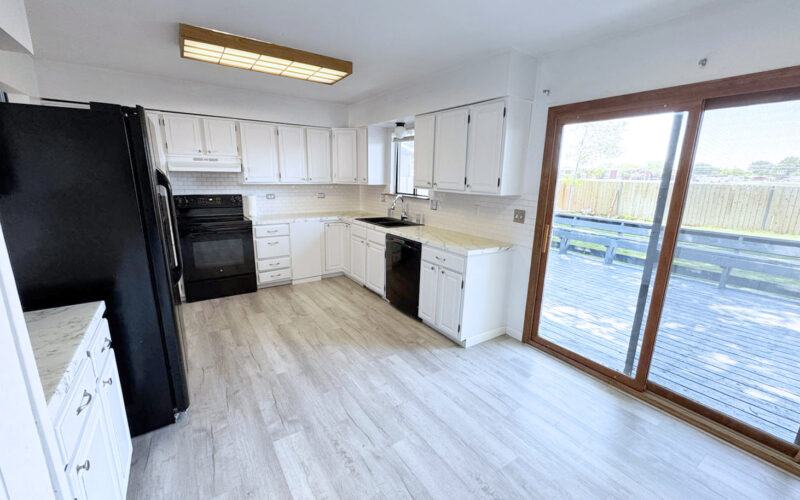 1014 pinecrest kitchen 3
