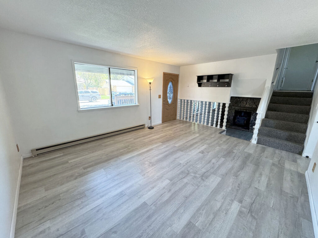 1014 pinecrest living room 2