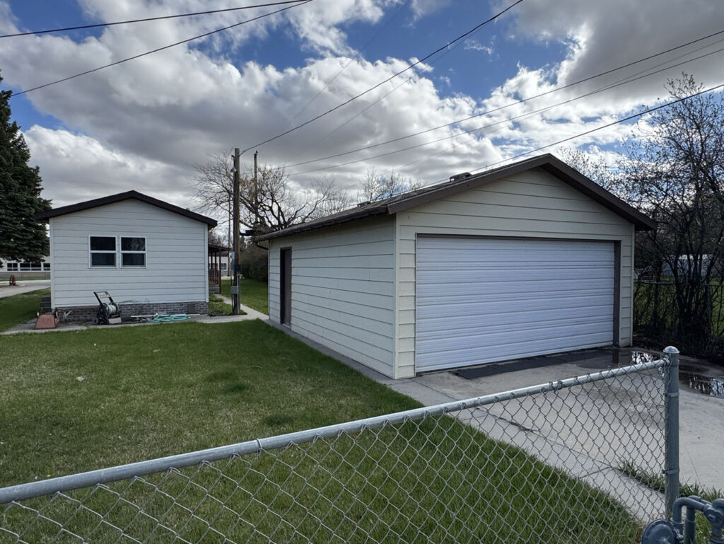 112 W Pershing Back yard 2