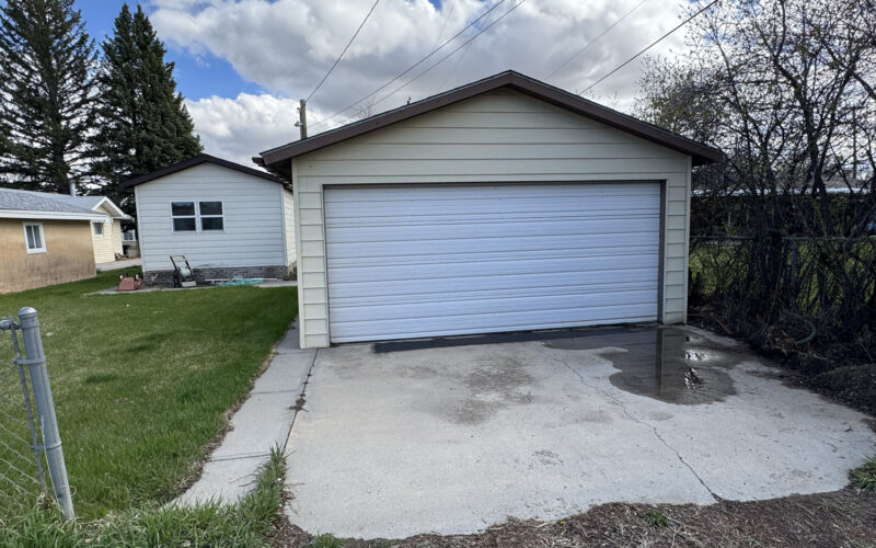 112 W Pershing Garage