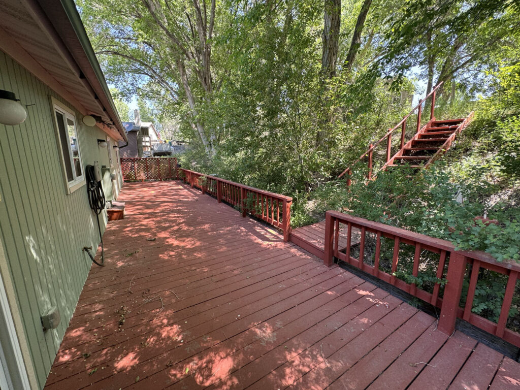 127 Davis Back Deck 1