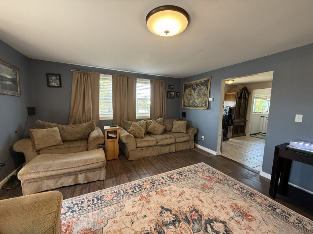 210 n 5th st w living 2