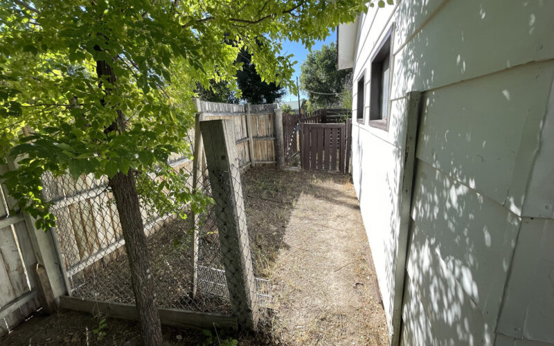 217 pine Fenced Area Behind Garage
