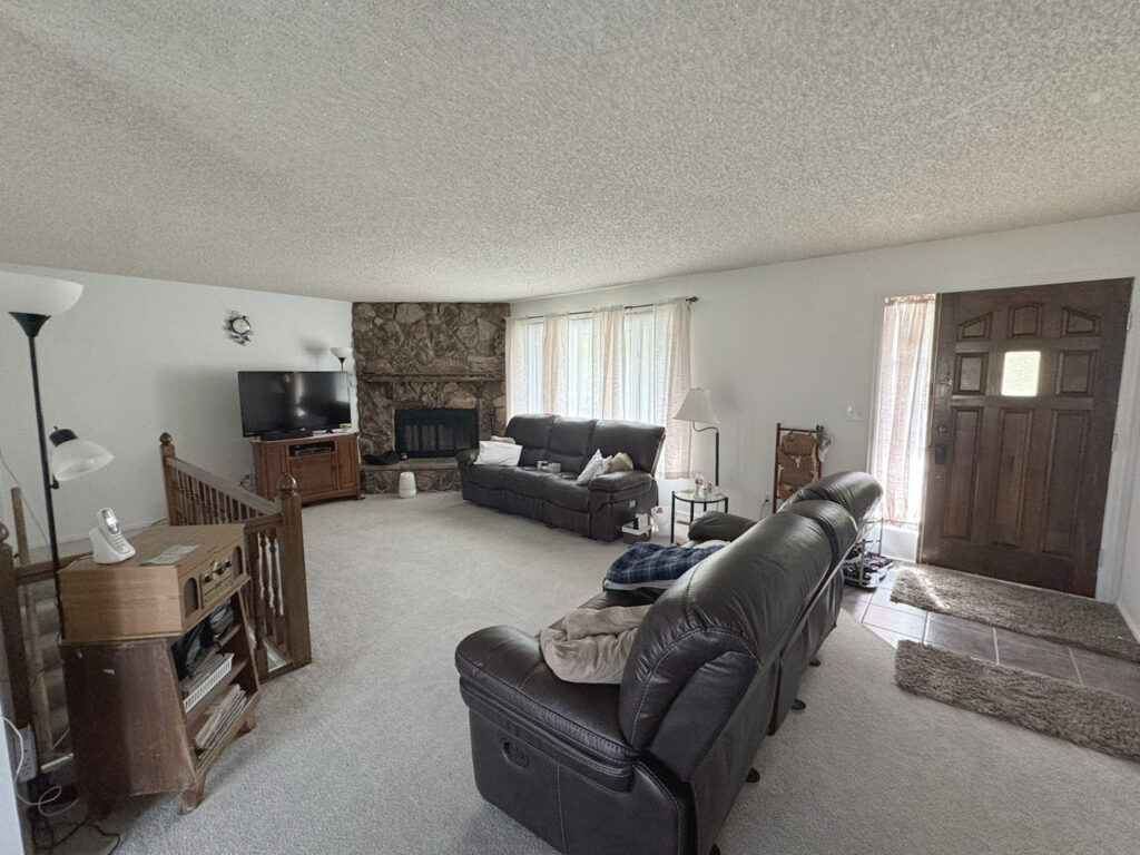 315 Summit Living room