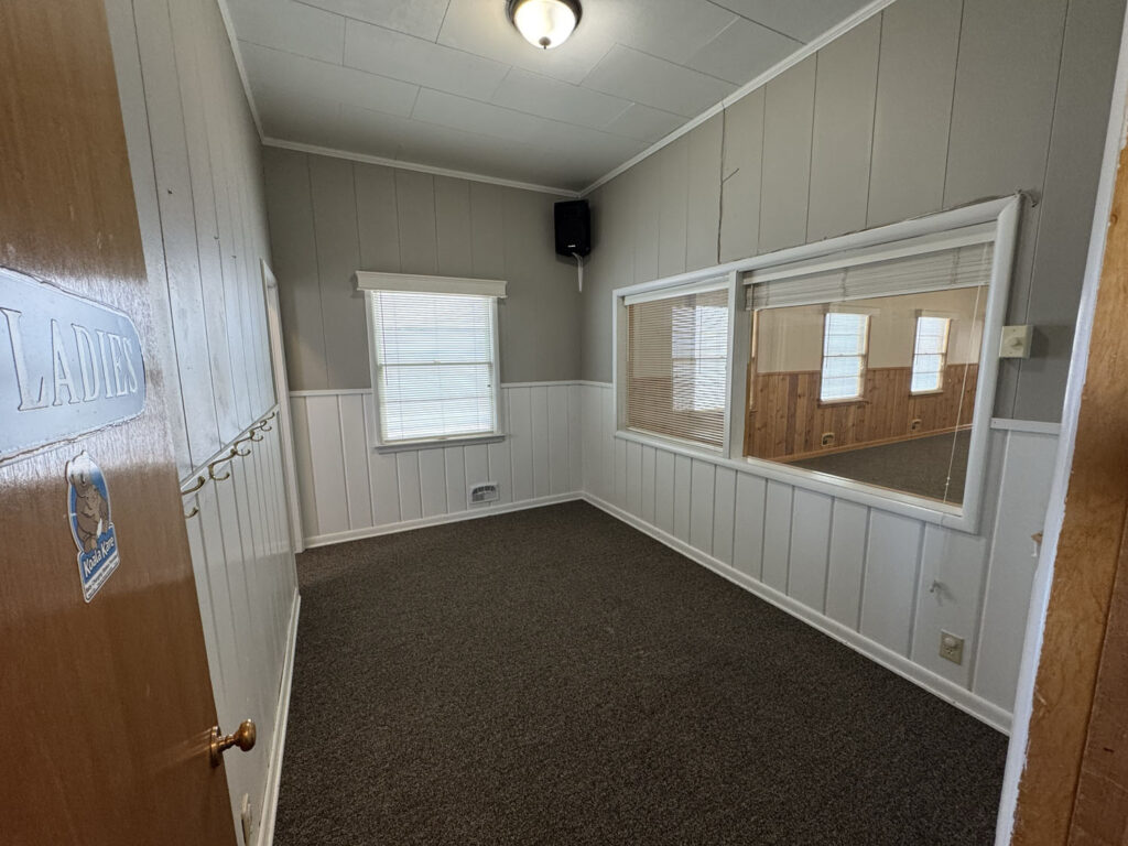 402 S 7th E Extra Room