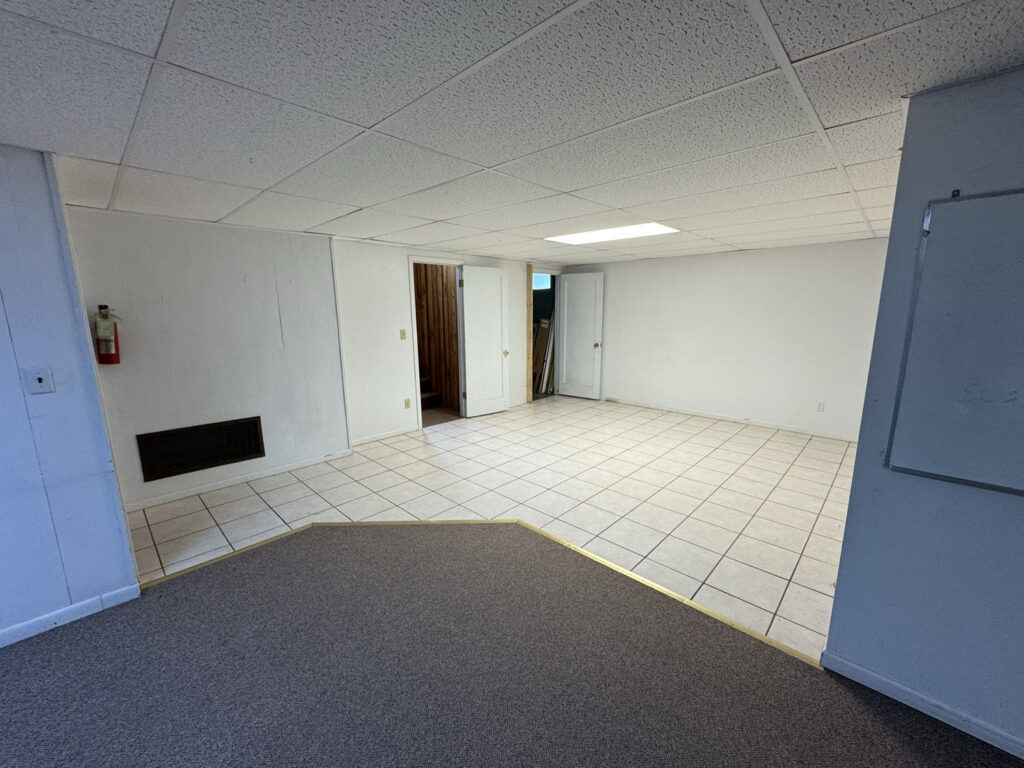 402 S 7th E Extra space