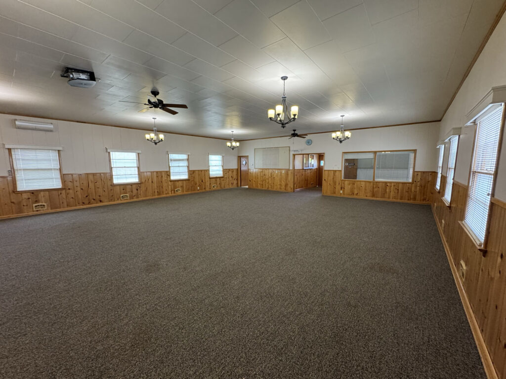 402 S 7th E Family Room(1)