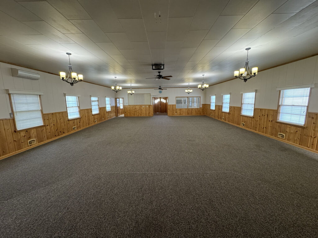 402 S 7th E Family room(2)