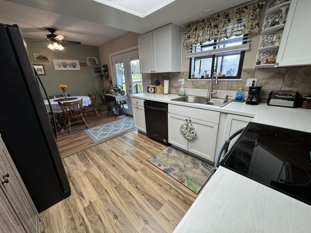 415 Country Club Kitchen 3