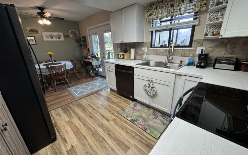 415 Country Club Kitchen 3