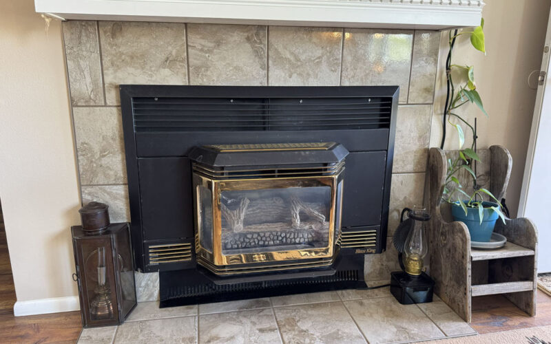 415 Country Club Living Room Gas Fireplace