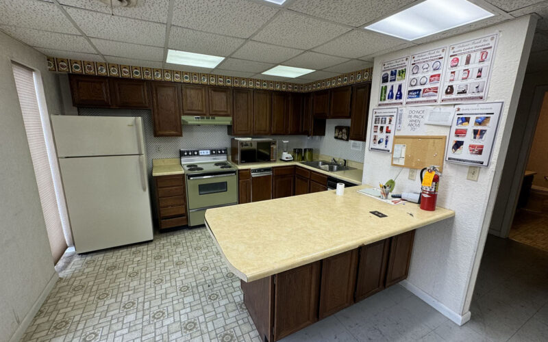 425 N Broadway Apartment Kitchen