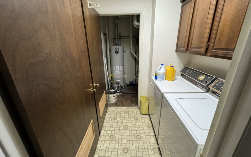 425 N Broadway Apartment Laundry Room