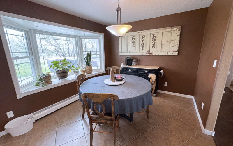460 ramshorn Breakfast Nook 2