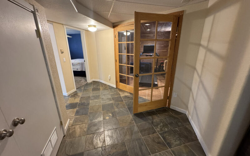 460 ramshorn Cedar Room Entry