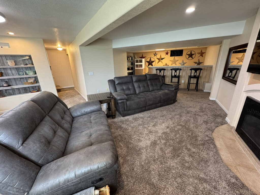 460 ramshorn Family Room 2