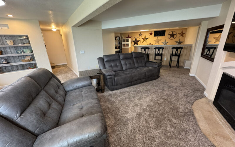 460 ramshorn Family Room 2