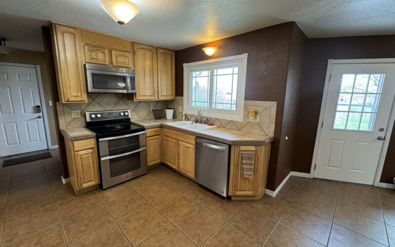 460 ramshorn Kitchen 2