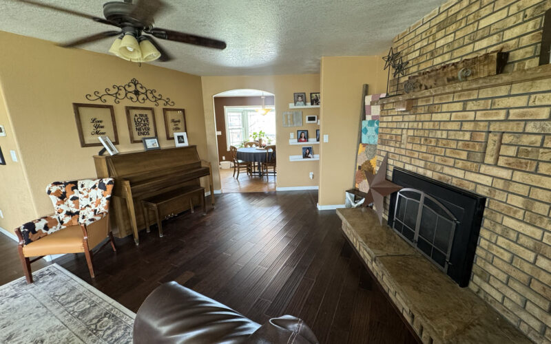 460 ramshorn Living Room 7