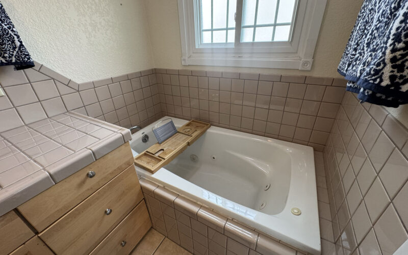 460 ramshorn Primary Bath Jetted Tub
