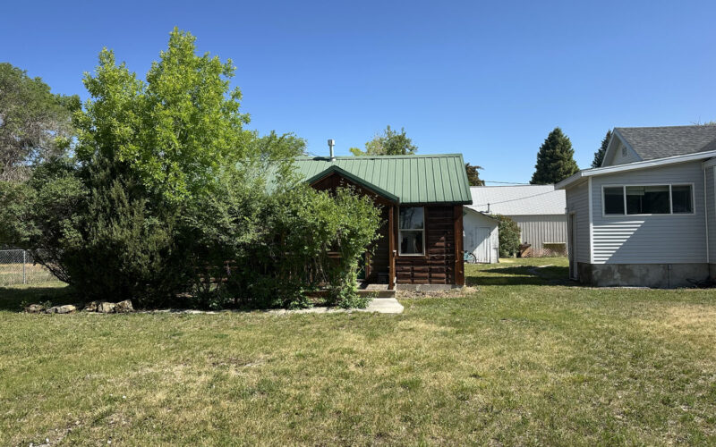 504 w fremont front yard 2