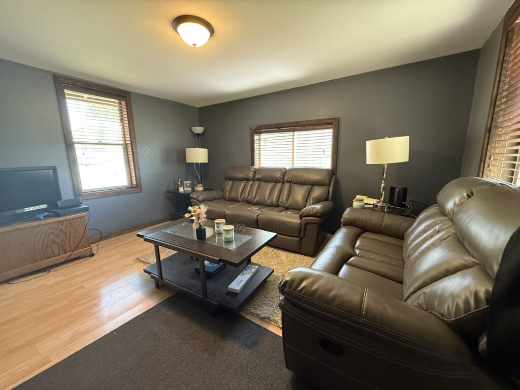 504 w fremont living room