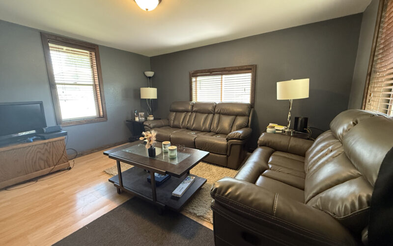 504 w fremont living room