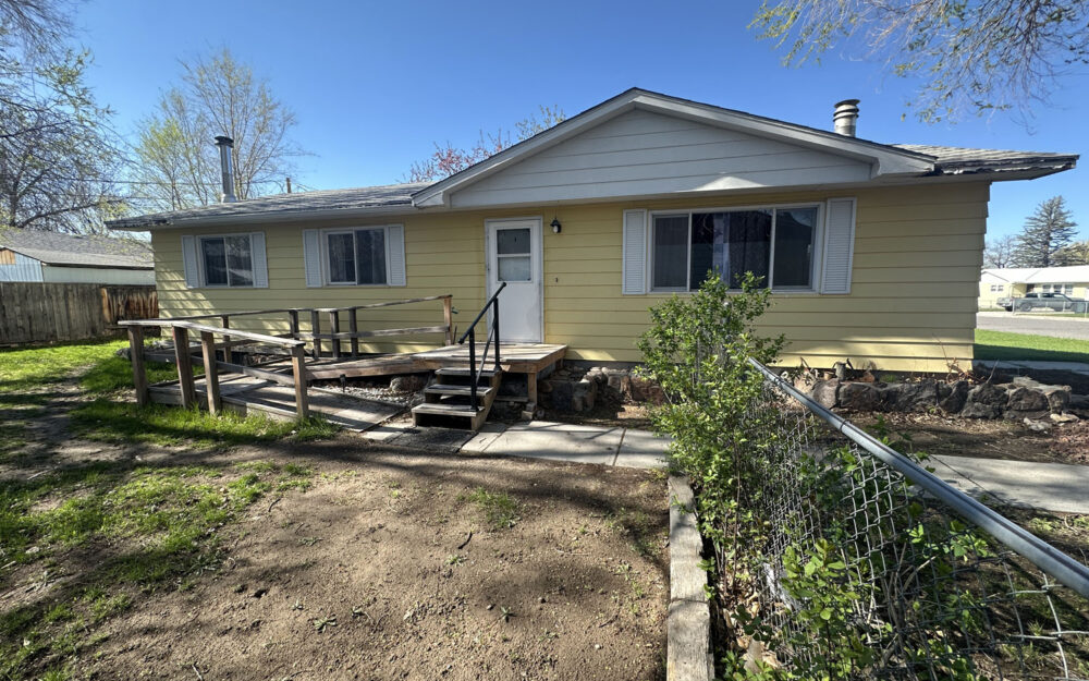 Spacious Home With a Full Basement & Fenced Yard at 522 N 4th St W Spacious Home With a Full Basement & Fenced Yard at 522 N 4th St W