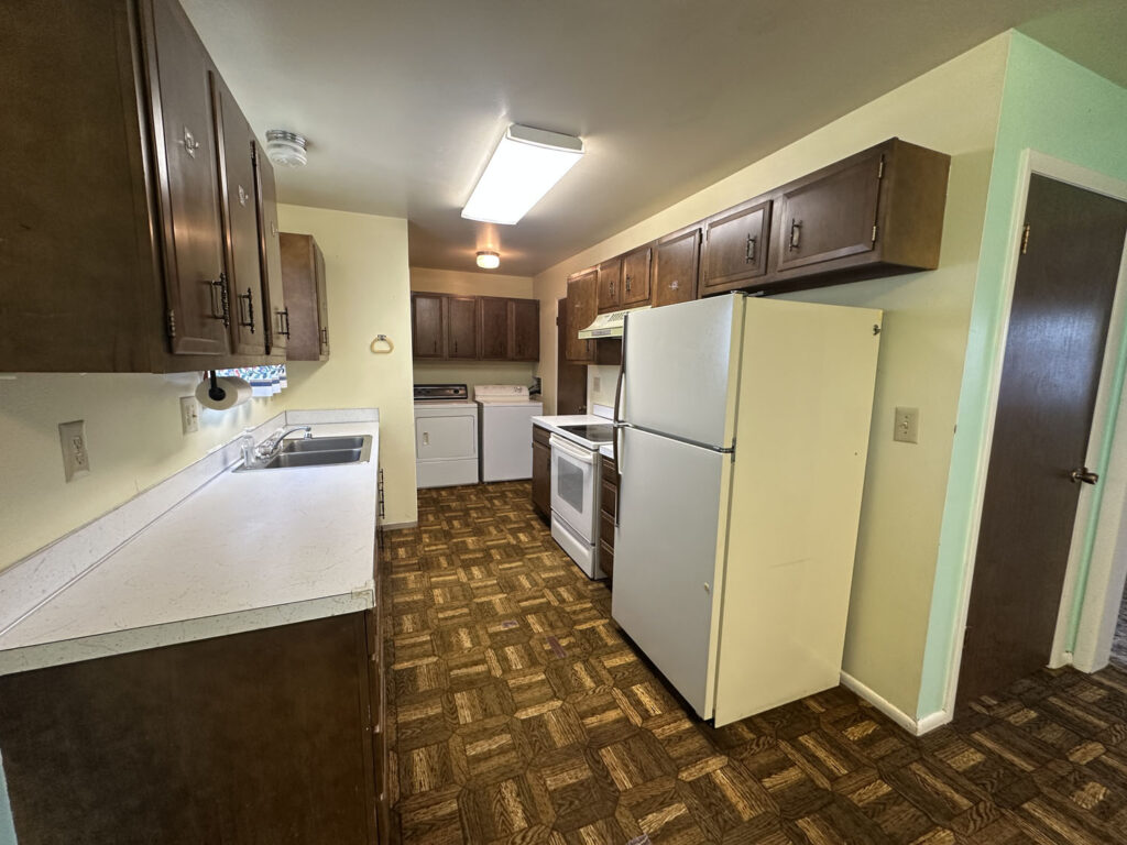 522 n 4th w Kitchen(1)