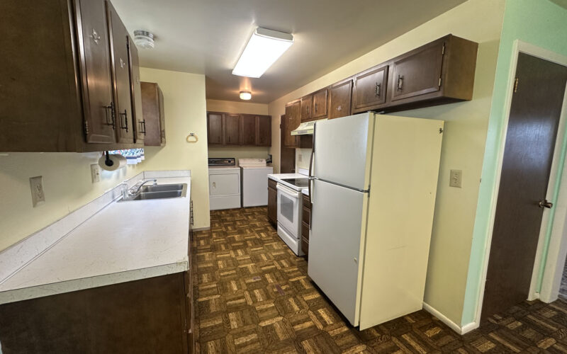 522 n 4th w Kitchen(1)