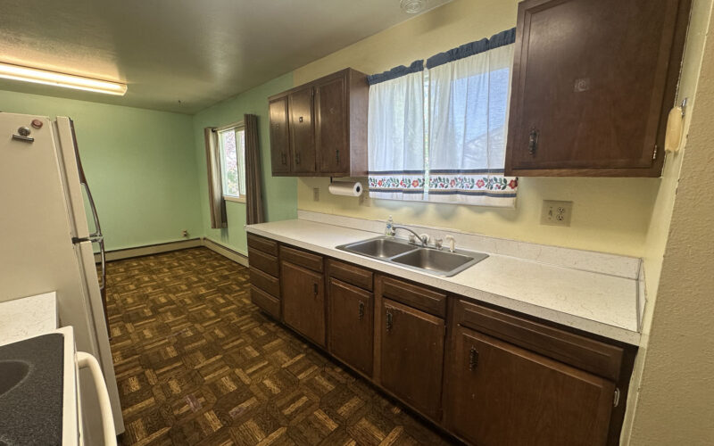 522 n 4th w Kitchen(3)