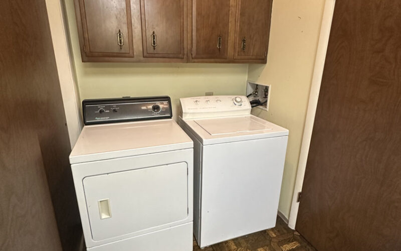 522 n 4th w Laundry