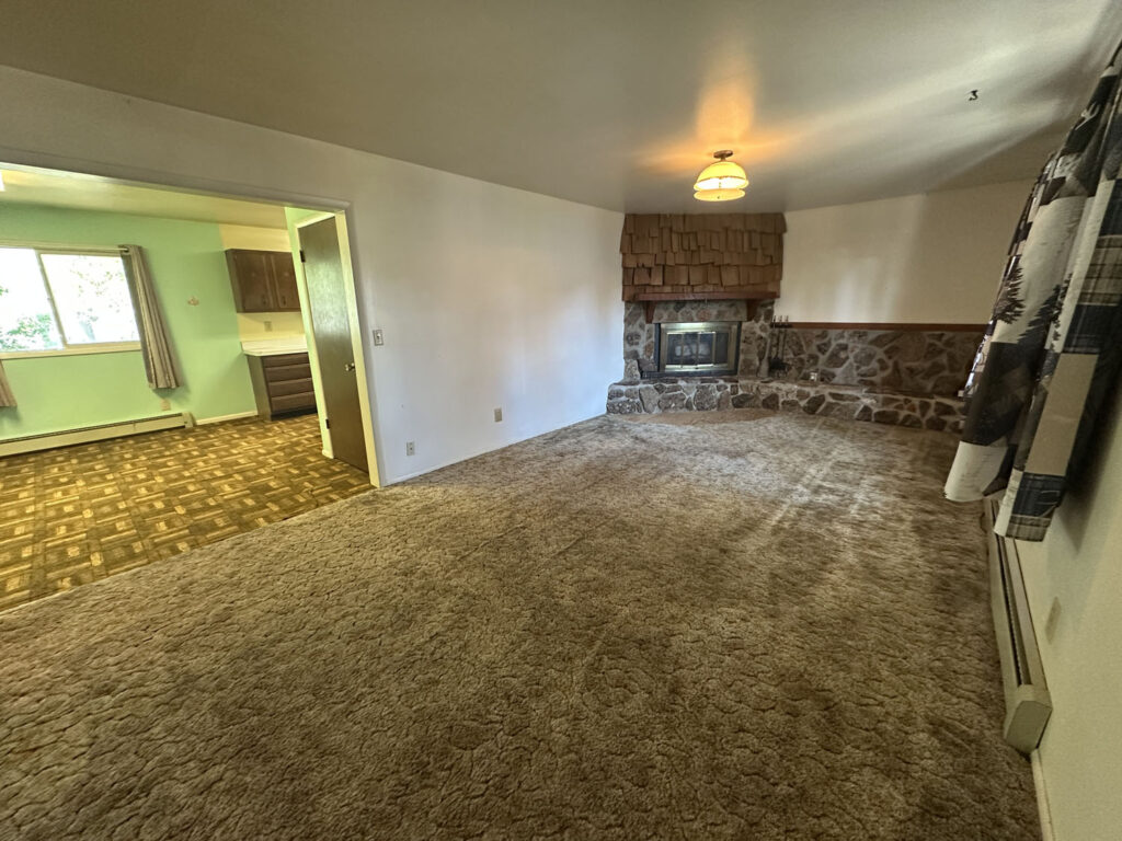 522 n 4th w Living