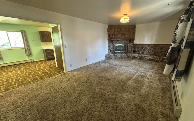 522 n 4th w Living