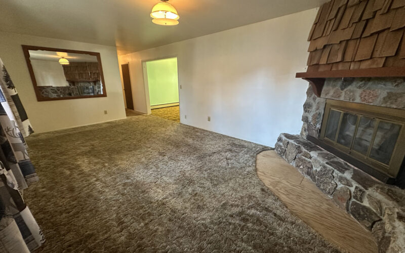 522 n 4th w Living(1)