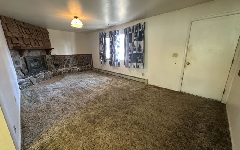 522 n 4th w Living(2)