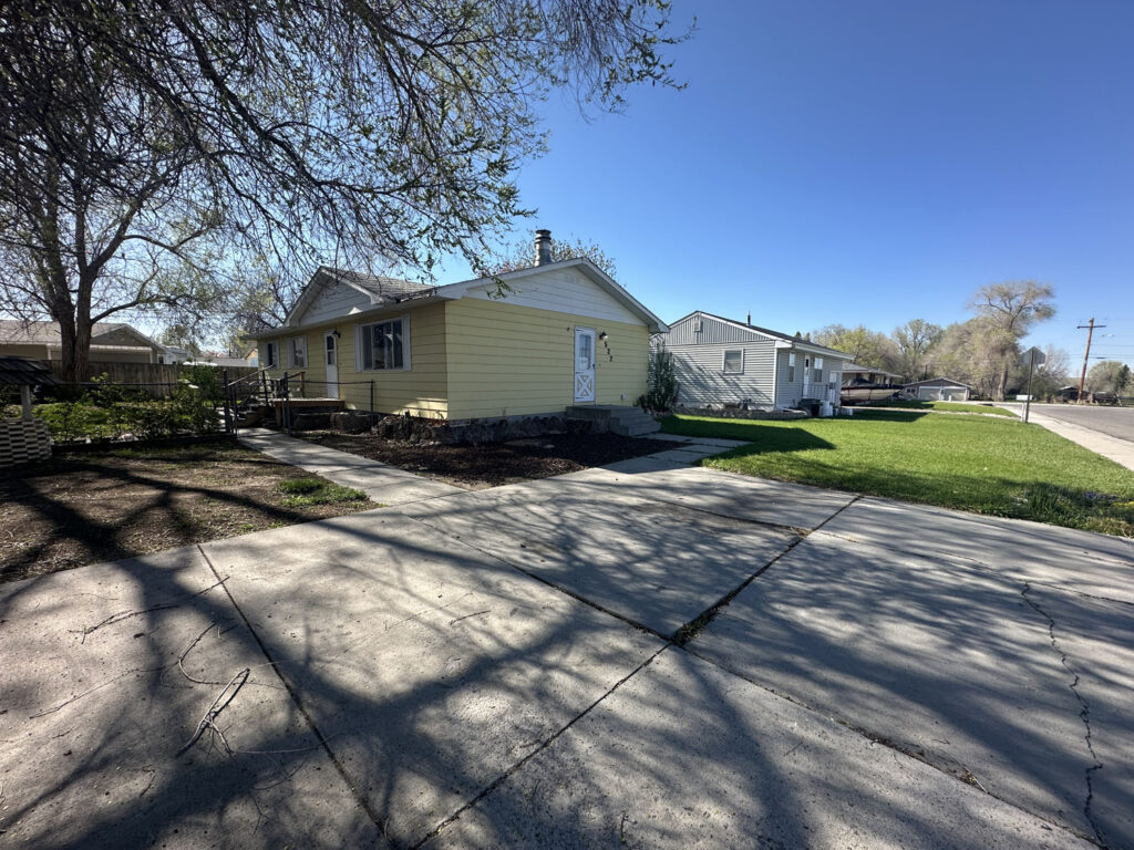 522 n 4th w Street Side