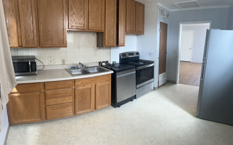 525 n 2nd e kitchen