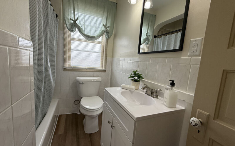 709 e jackson bath 1