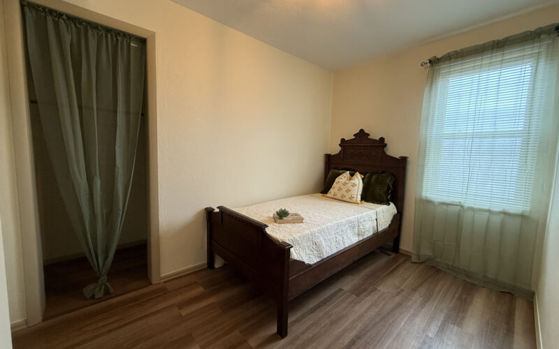 709 e jackson bed 3