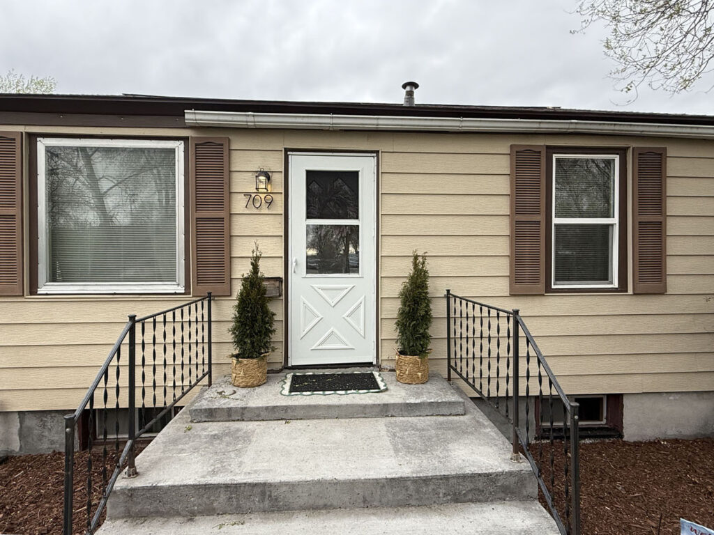 709 e jackson front close