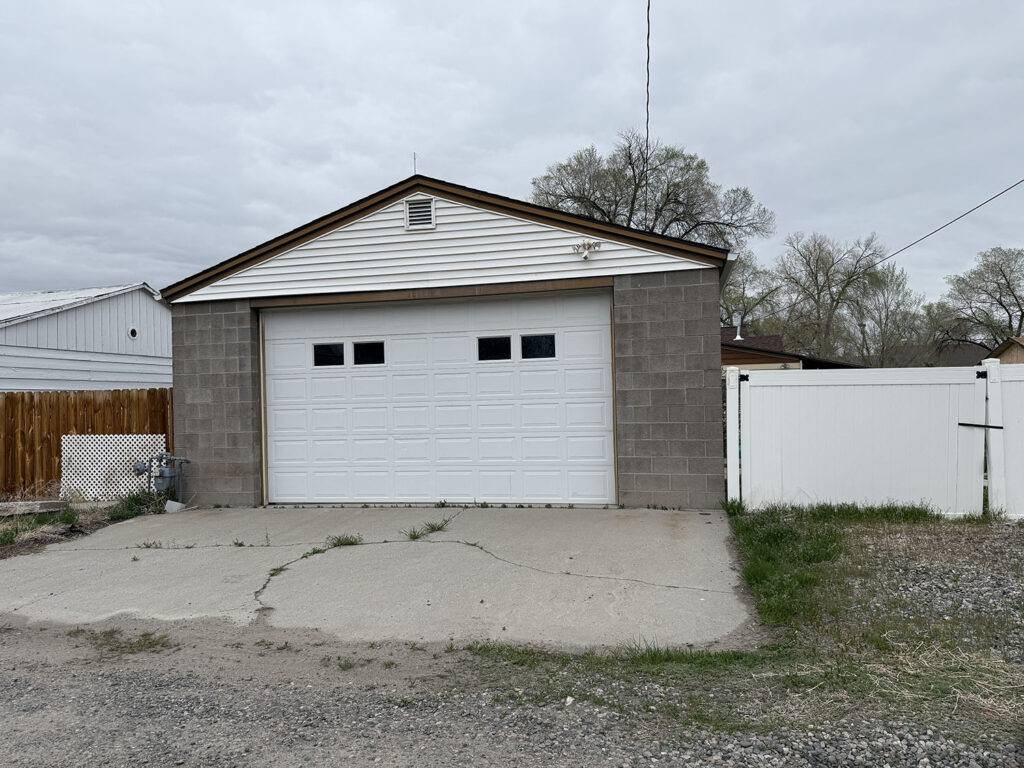 709 e jackson garage