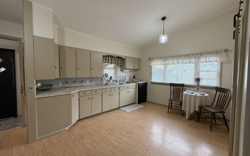 709 e jackson kitchen 2