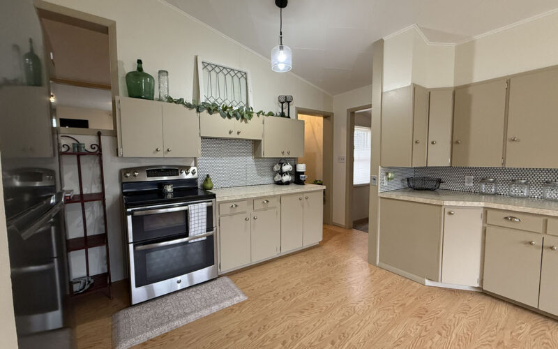 709 e jackson kitchen 3